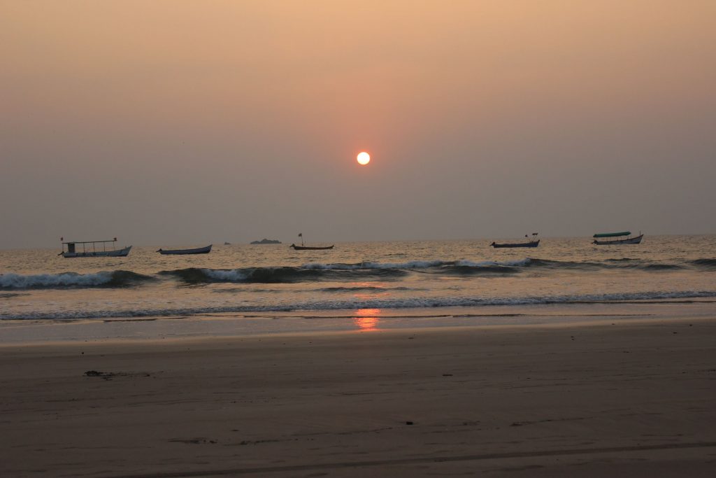 must visit beaches in maharashtra - Tarkarli Beach