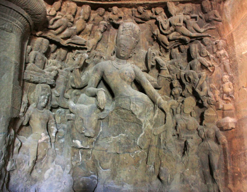 Elephanta caves - important historical places in maharashtra
